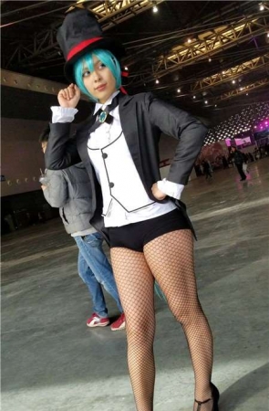 4K-超短裤性感大眼网袜cosplay的美少女