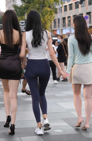 紧身裤VS美腿，美女要炸街了~