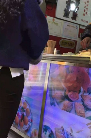 买鸡排的美女，PP好圆