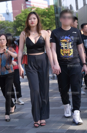 她的名字叫有容