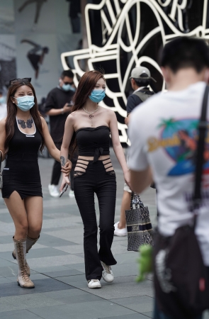 大胆前卫的打扮