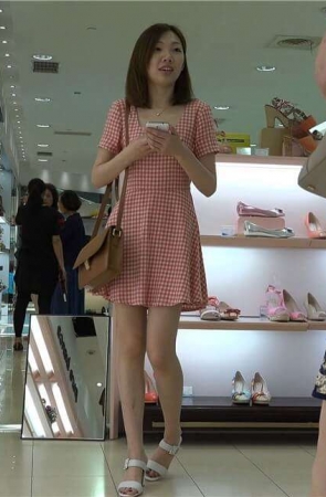 4K – 气质不错的格子裙美足mm [1.44 GB/MP4]