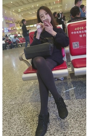 候车室的黑丝美女[747M/MP4]