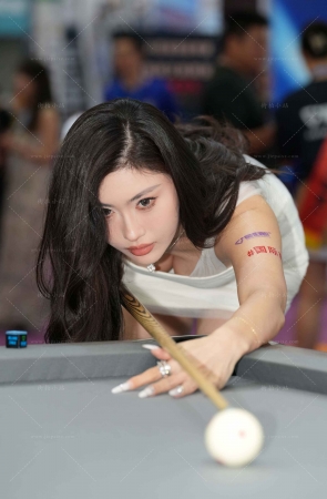 25广州台球展，性感长腿美女叶濛雨