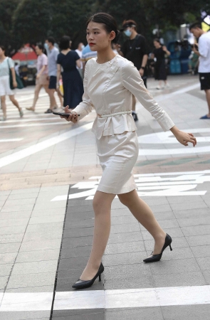 【珏一笑而过】诱惑肉丝高跟街拍OL