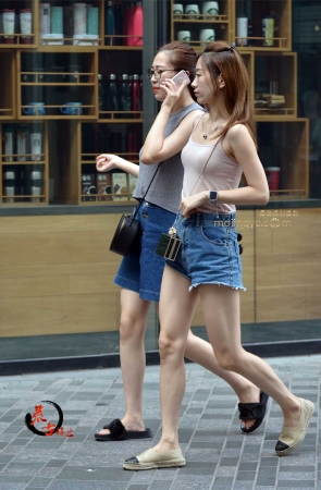 16.8.24 牛仔短裤短裙姐妹