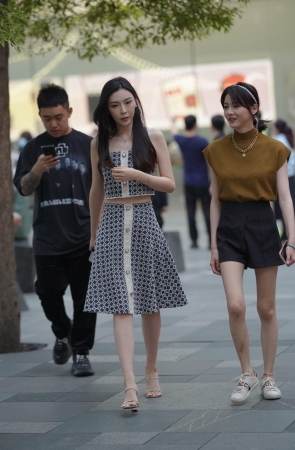 气质长裙小姐姐