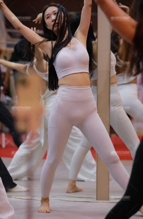 性感白色瑜伽裤