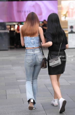 21818-12+51/紧牛抹胸小姐姐 2P