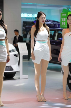 【街拍心灵】车模大长腿肉街拍丝脚尖还是透明的