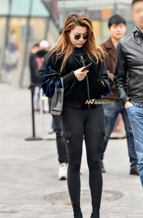 紧裤美臀性感美女