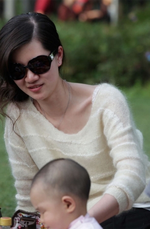 No1381 坐姿端庄不露趾，那就拍薄丝足底吧