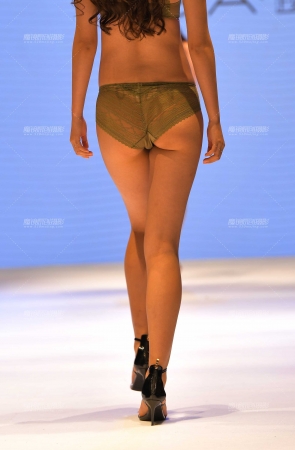 白色的内衣最迷人