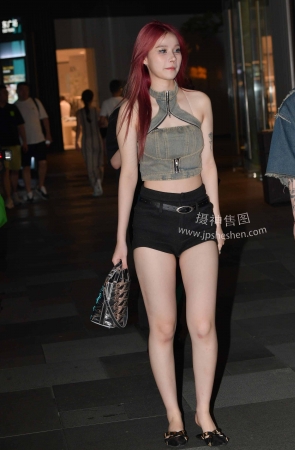 23520-20=97√假如她能坐在我脸上～ 14P