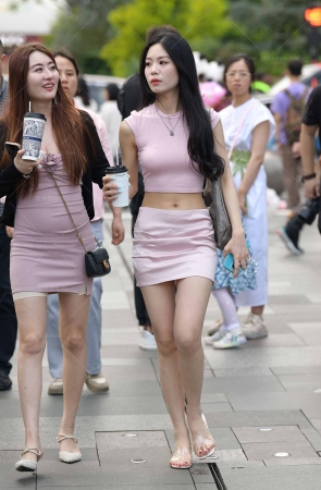 24514-7=57√美腿俩闺蜜 14P