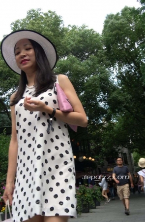 4K – 街拍斑点群高跟气质街拍美女 [1.72 GB/MP4]