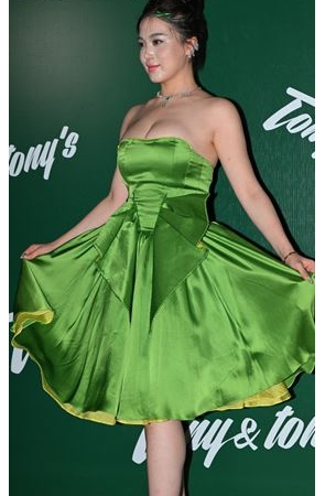 绿色抹胸裙美女(77P)