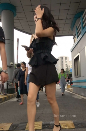 4K – 街拍气质性感的美腿高跟女神 [1.98 GB/MP4]