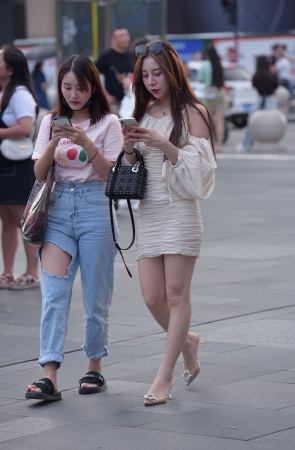 喜欢这样漂亮的小姐姐吗