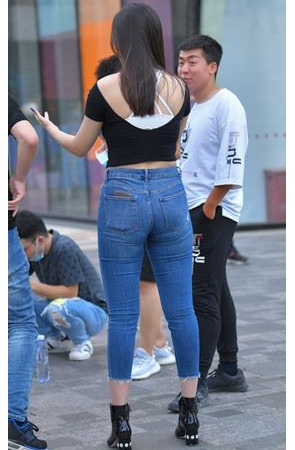 牛仔紧身丰腴女孩【套图+视频】