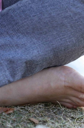 超级白嫩的一双脚丫子