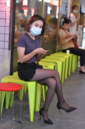 坐姿黑丝高跟鞋