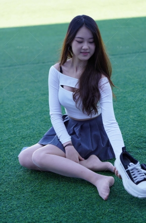 [一始专区] 百褶裙女孩