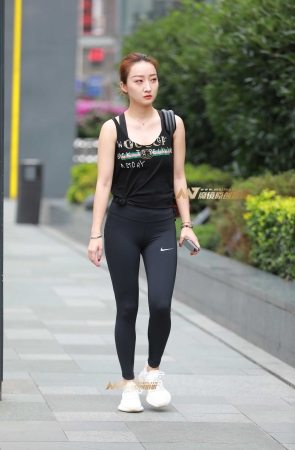 回家路上 巧遇 黑色健美裤美眉