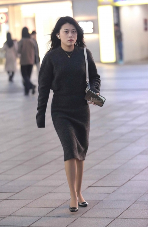 街拍肉丝高跟少妇