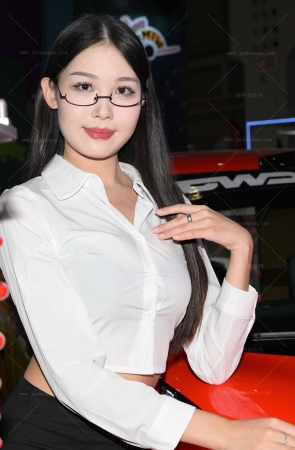 241019-8=73√甜美OL黑丝美女【套图➕8k视频】 16P