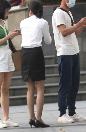 诱惑街拍肉丝高跟shaofu