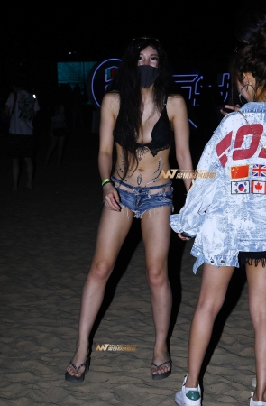 超超短牛仔热裤美眉！