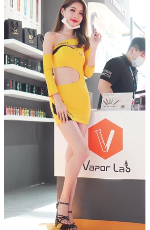 漂亮的黄裙小姐姐