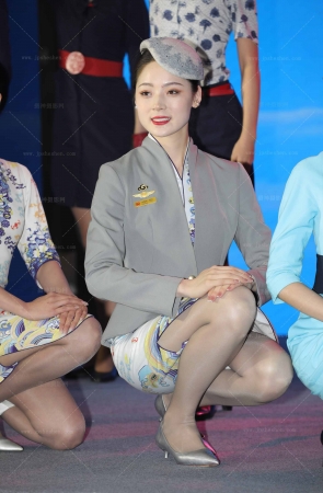 海航空姐貌美与众不同的制服国际范【套图✚视频】 12P