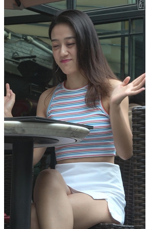 露腰白裙小姐姐