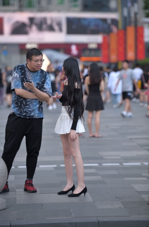 纤细美腿高跟小姐姐