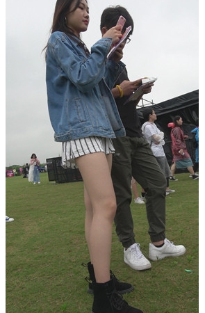 漂亮的白嫩美腿小姐姐