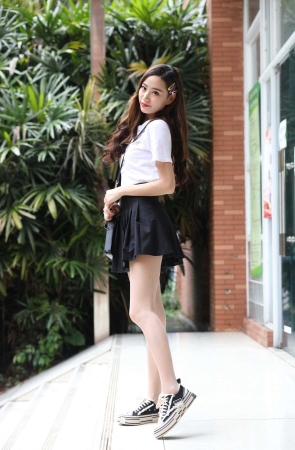 辉辉&赵师妹的闪亮肉丝美腿 【套图+视频】