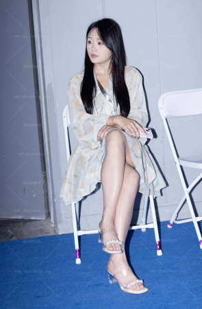 25829-10=49 展会搭讪性感美腿女主播(坐姿） 8P