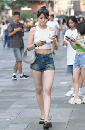 2381-13=58√素颜女生，我想和她同居～ 16P