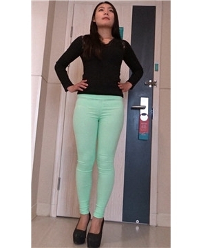 搔首弄姿的肥臀紧身裤内痕明显美女模拍 [3.48 GB]