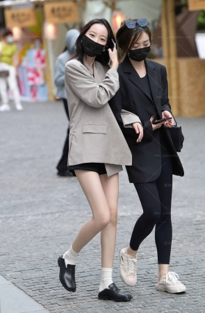 笔直的双腿让哥心痒痒240508-1-54 15P