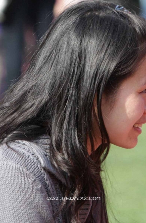 肉丝几乎与玉足融为一体