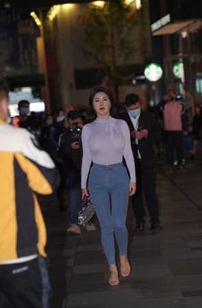 身材很好的丰腴小姐姐