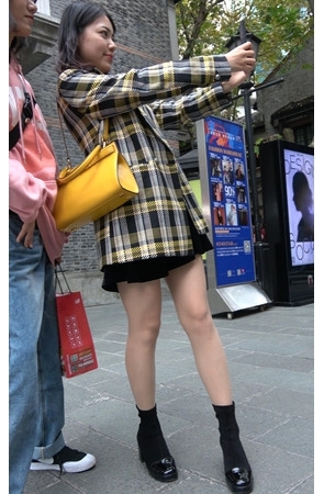 拍照的漂亮小姐姐[1.93G/MP4]