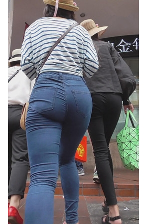 超紧牛仔大苹果美女