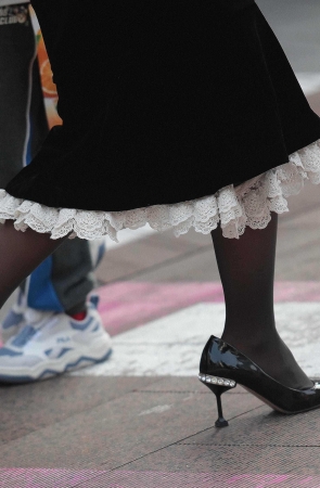 气质街拍黑丝高跟少妇