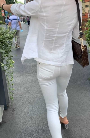 [一始专区] 紧身白裤女孩