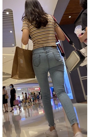 斯文的牛仔裤小姐姐