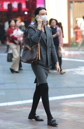 街拍黑丝职业装